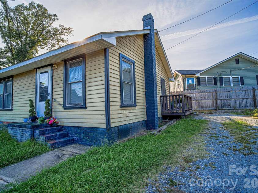 1595 Long Street, Salisbury, NC 28144.  MLS# CAR4414820, YatesRealty ID 46174. 