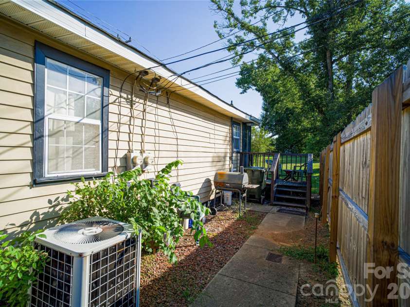 1595 Long Street, Salisbury, NC 28144.  MLS# CAR4414820, YatesRealty ID 46174. 