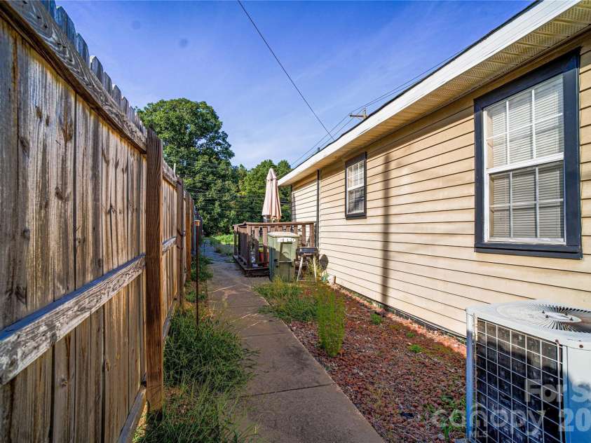 1595 Long Street, Salisbury, NC 28144.  MLS# CAR4414820, YatesRealty ID 46174. 