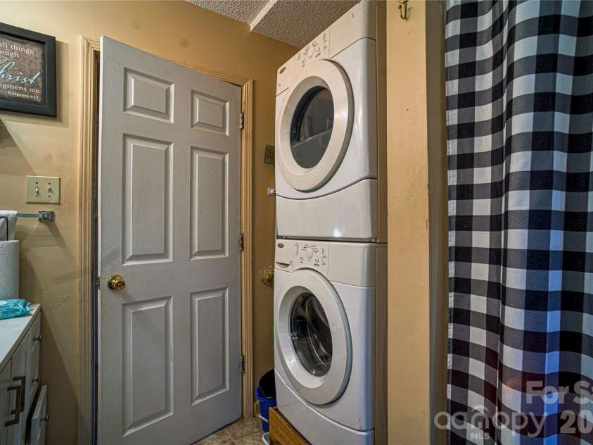 1595 Long Street, Salisbury, NC 28144.  MLS# CAR4414820, YatesRealty ID 46174. Unit A Bathroom