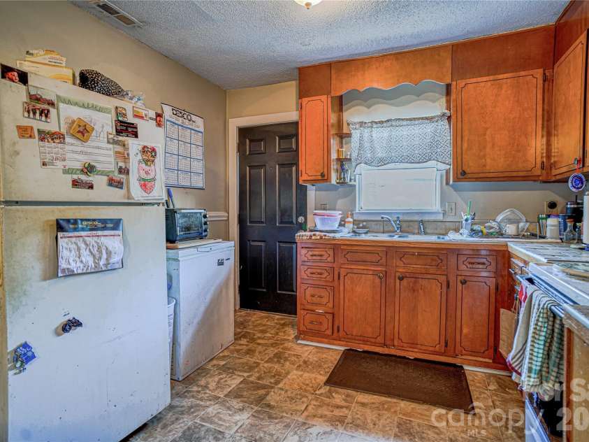 1595 Long Street, Salisbury, NC 28144.  MLS# CAR4414820, YatesRealty ID 46174. Unit B Kitchen