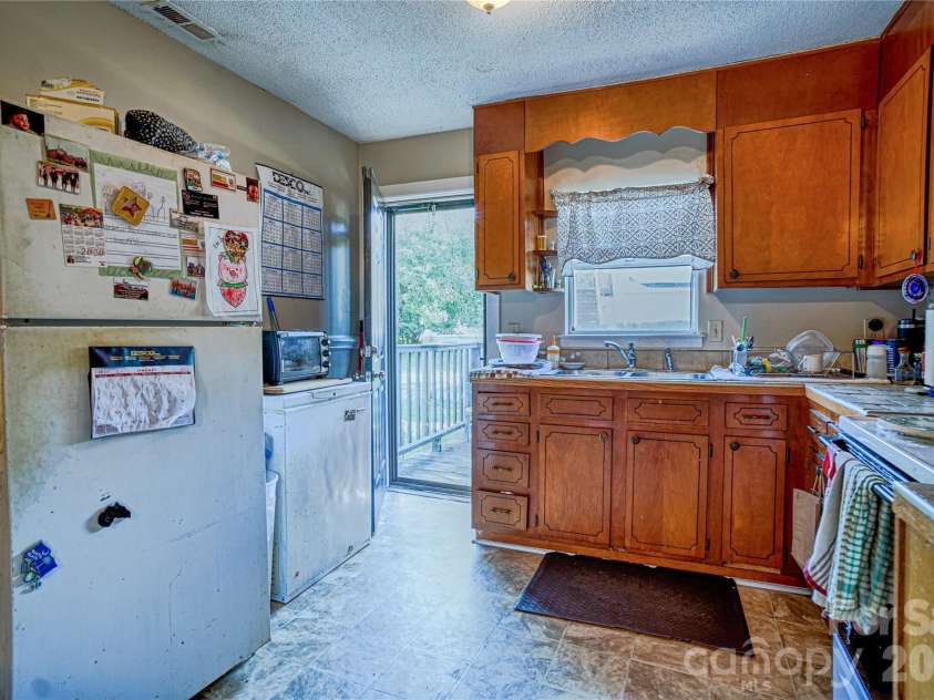 1595 Long Street, Salisbury, NC 28144.  MLS# CAR4414820, YatesRealty ID 46174. Unit B Kitchen