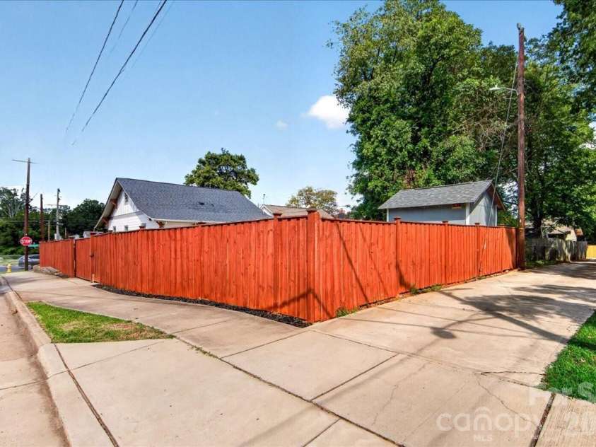 3331 Tuckaseegee Road, Charlotte, NC 28208.  MLS# CAR4417072, YatesRealty ID 46175. 
