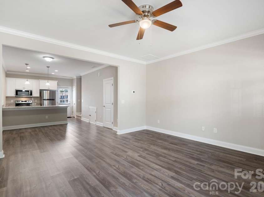 3939 Newhall Drive, Hickory, NC 28601.  MLS# CAR4404380, YatesRealty ID 46176. 