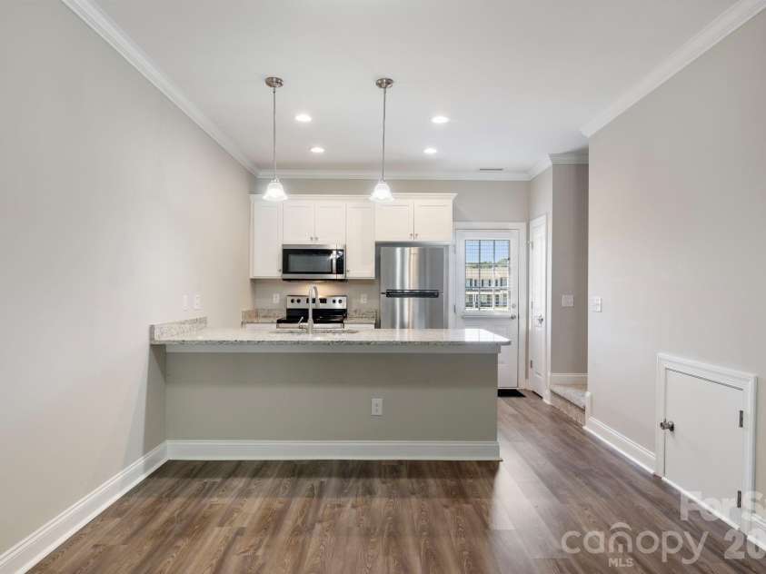 3939 Newhall Drive, Hickory, NC 28601.  MLS# CAR4404380, YatesRealty ID 46176. 