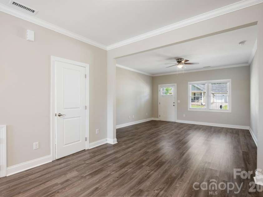 3939 Newhall Drive, Hickory, NC 28601.  MLS# CAR4404380, YatesRealty ID 46176. 