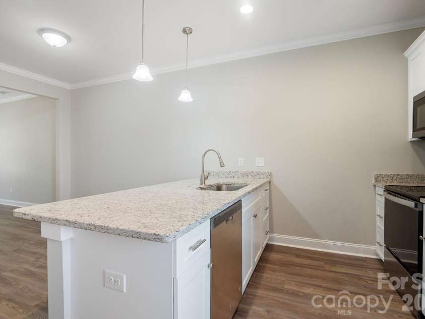 3939 Newhall Drive, Hickory, NC 28601.  MLS# CAR4404380, YatesRealty ID 46176. 