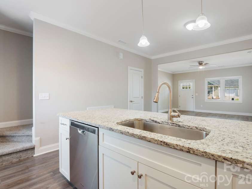 3939 Newhall Drive, Hickory, NC 28601.  MLS# CAR4404380, YatesRealty ID 46176. 