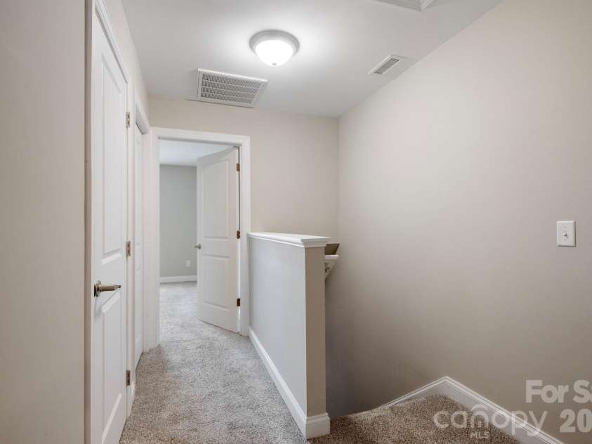 3939 Newhall Drive, Hickory, NC 28601.  MLS# CAR4404380, YatesRealty ID 46176. 