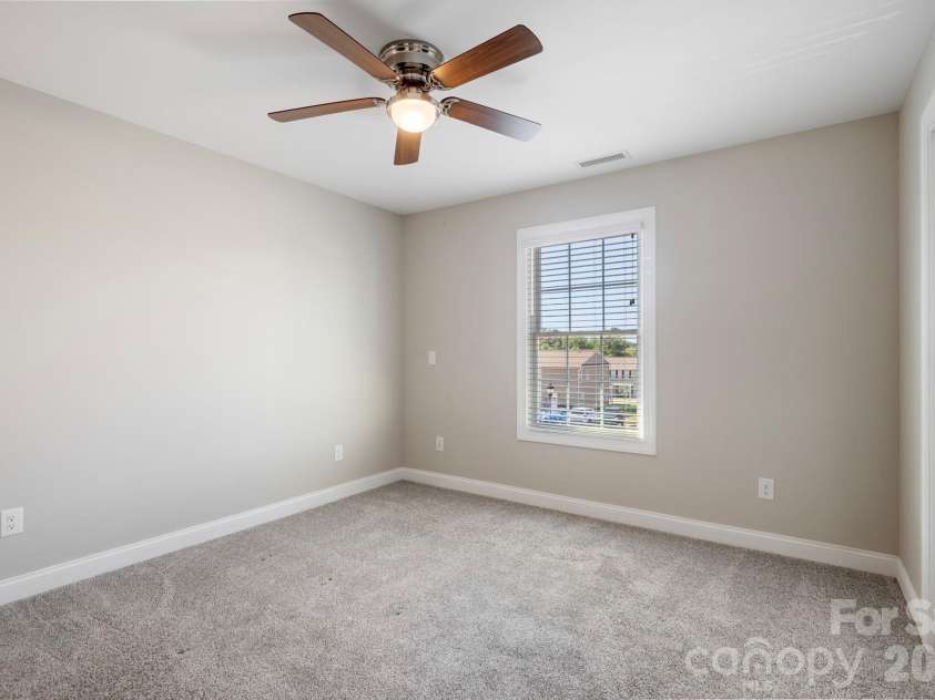 3939 Newhall Drive, Hickory, NC 28601.  MLS# CAR4404380, YatesRealty ID 46176. 
