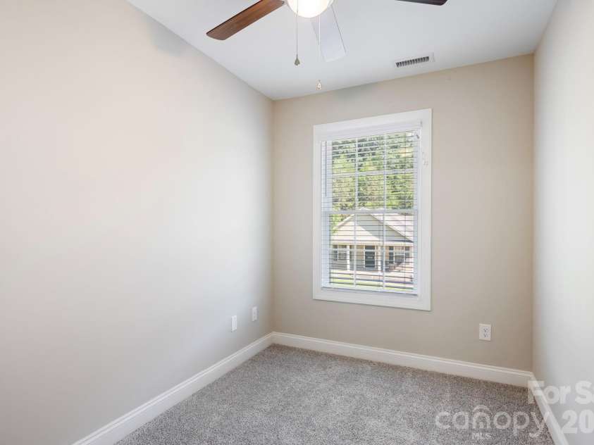 3939 Newhall Drive, Hickory, NC 28601.  MLS# CAR4404380, YatesRealty ID 46176. 
