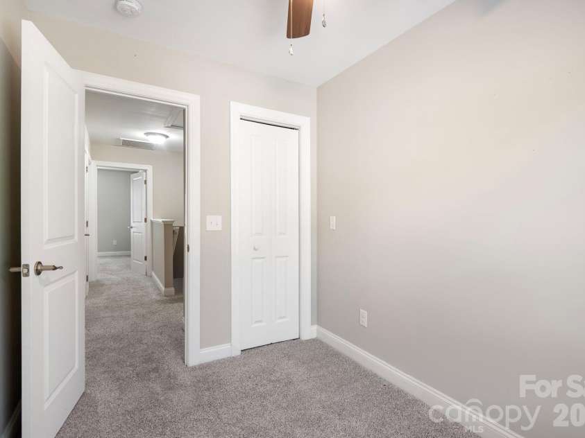 3939 Newhall Drive, Hickory, NC 28601.  MLS# CAR4404380, YatesRealty ID 46176. 