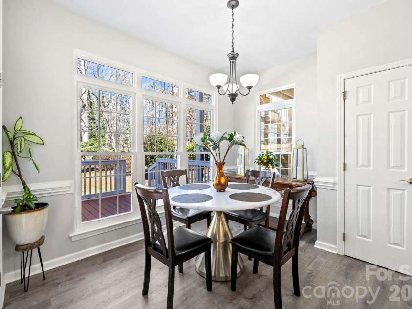 13702 Chambray Lane, Charlotte, NC 28278.  MLS# CAR4356054, YatesRealty ID 46177. Breakfast Room