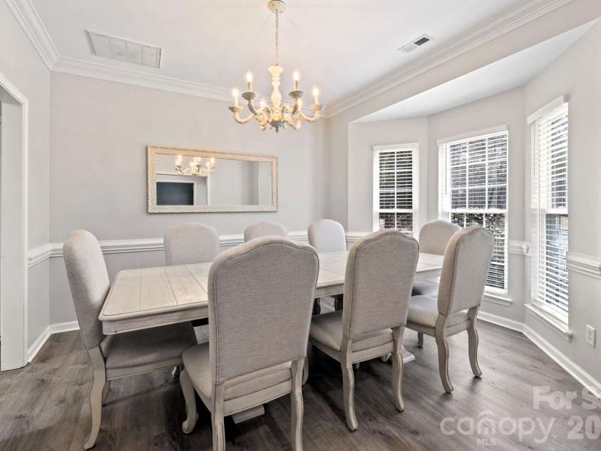 13702 Chambray Lane, Charlotte, NC 28278.  MLS# CAR4356054, YatesRealty ID 46177. Formal Dinning Room with Bay Window