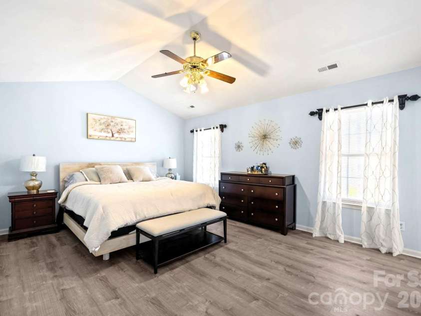 13702 Chambray Lane, Charlotte, NC 28278.  MLS# CAR4356054, YatesRealty ID 46177. Master Bedroom with Cathedral Ceiling