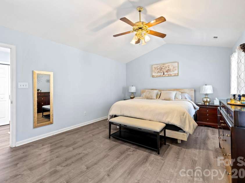 13702 Chambray Lane, Charlotte, NC 28278.  MLS# CAR4356054, YatesRealty ID 46177. Master Suite
