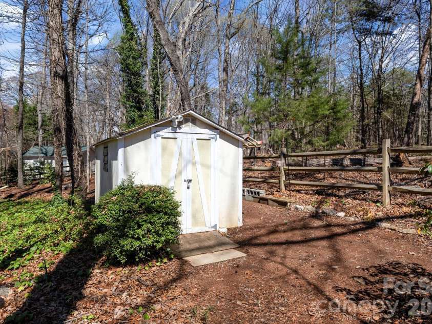 13702 Chambray Lane, Charlotte, NC 28278.  MLS# CAR4356054, YatesRealty ID 46177. Shed