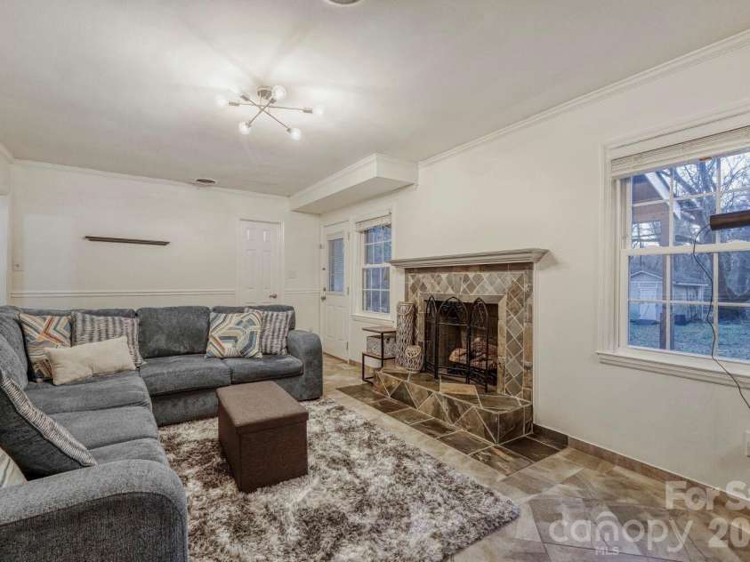 1315 Shady Bluff Drive, Charlotte, NC 28211.  MLS# CAR4358951, YatesRealty ID 4618. 