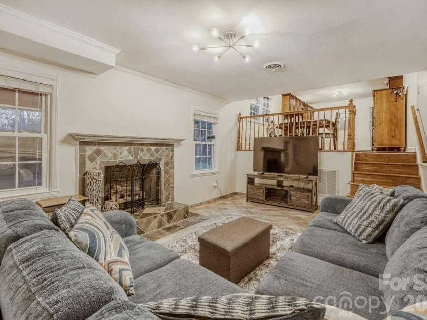 1315 Shady Bluff Drive, Charlotte, NC 28211.  MLS# CAR4358951, YatesRealty ID 4618. 