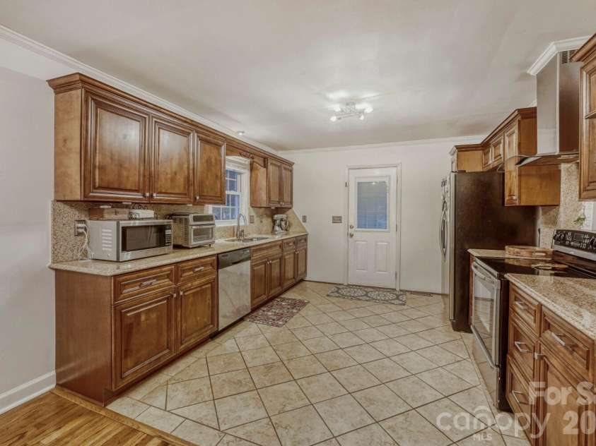 1315 Shady Bluff Drive, Charlotte, NC 28211.  MLS# CAR4358951, YatesRealty ID 4618. 