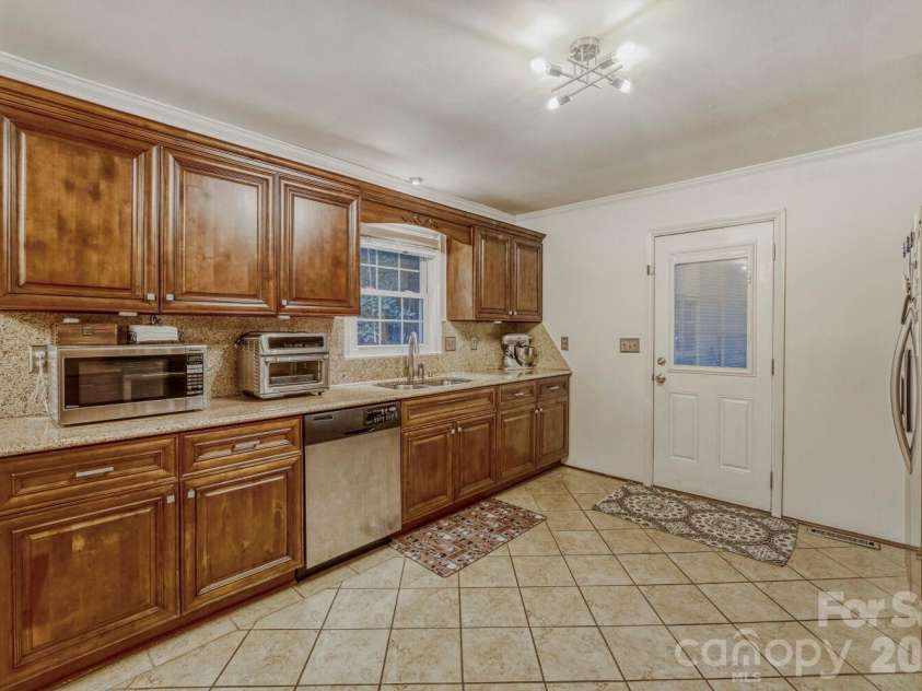 1315 Shady Bluff Drive, Charlotte, NC 28211.  MLS# CAR4358951, YatesRealty ID 4618. 