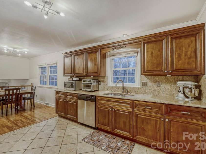 1315 Shady Bluff Drive, Charlotte, NC 28211.  MLS# CAR4358951, YatesRealty ID 4618. 