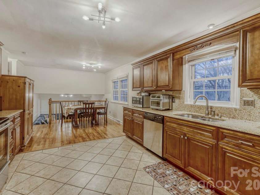 1315 Shady Bluff Drive, Charlotte, NC 28211.  MLS# CAR4358951, YatesRealty ID 4618. 