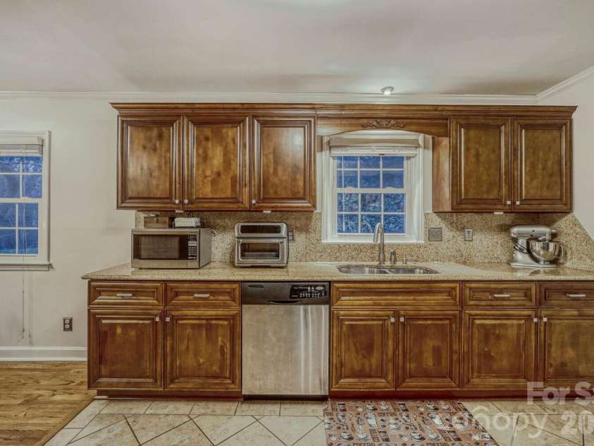 1315 Shady Bluff Drive, Charlotte, NC 28211.  MLS# CAR4358951, YatesRealty ID 4618. 