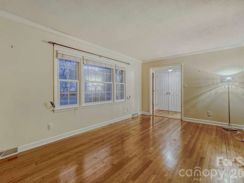 1315 Shady Bluff Drive, Charlotte, NC 28211.  MLS# CAR4358951, YatesRealty ID 4618. 