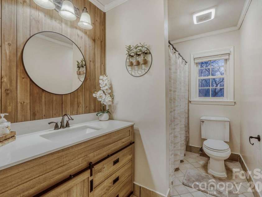 1315 Shady Bluff Drive, Charlotte, NC 28211.  MLS# CAR4358951, YatesRealty ID 4618. 