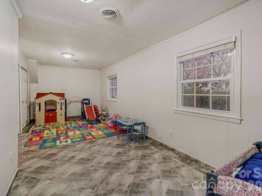 1315 Shady Bluff Drive, Charlotte, NC 28211.  MLS# CAR4358951, YatesRealty ID 4618. 