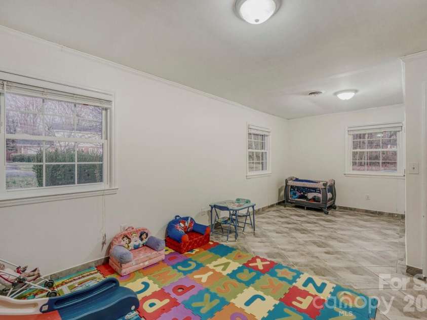 1315 Shady Bluff Drive, Charlotte, NC 28211.  MLS# CAR4358951, YatesRealty ID 4618. 