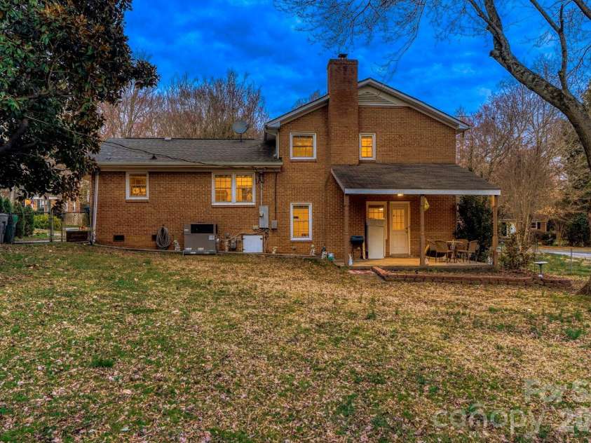 1315 Shady Bluff Drive, Charlotte, NC 28211.  MLS# CAR4358951, YatesRealty ID 4618. 