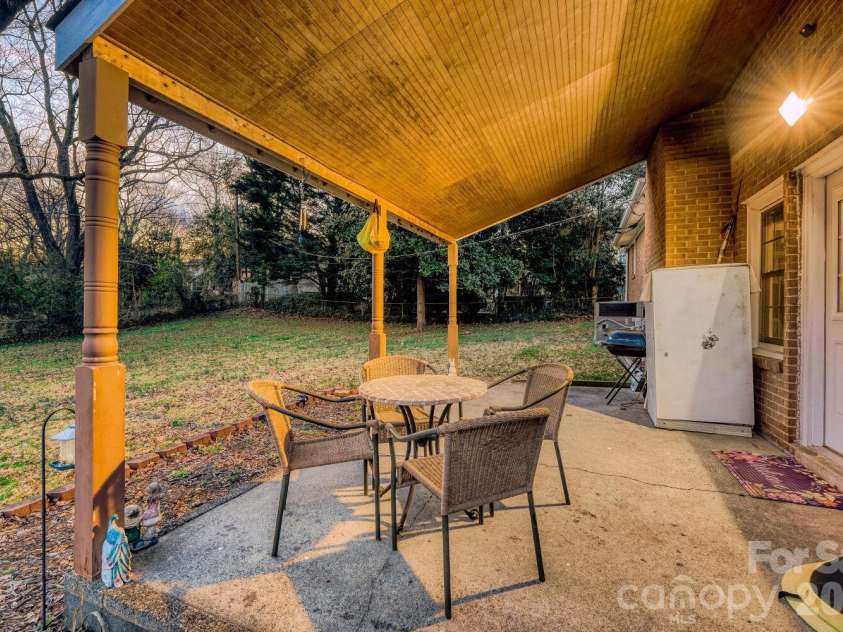 1315 Shady Bluff Drive, Charlotte, NC 28211.  MLS# CAR4358951, YatesRealty ID 4618. 