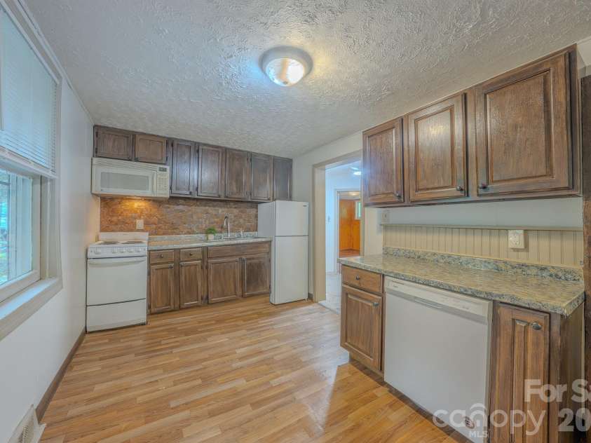 298 State Street, Asheville, NC 28806.  MLS# CAR4416453, YatesRealty ID 46180. 