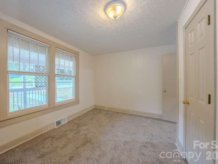 298 State Street, Asheville, NC 28806.  MLS# CAR4416453, YatesRealty ID 46180. 