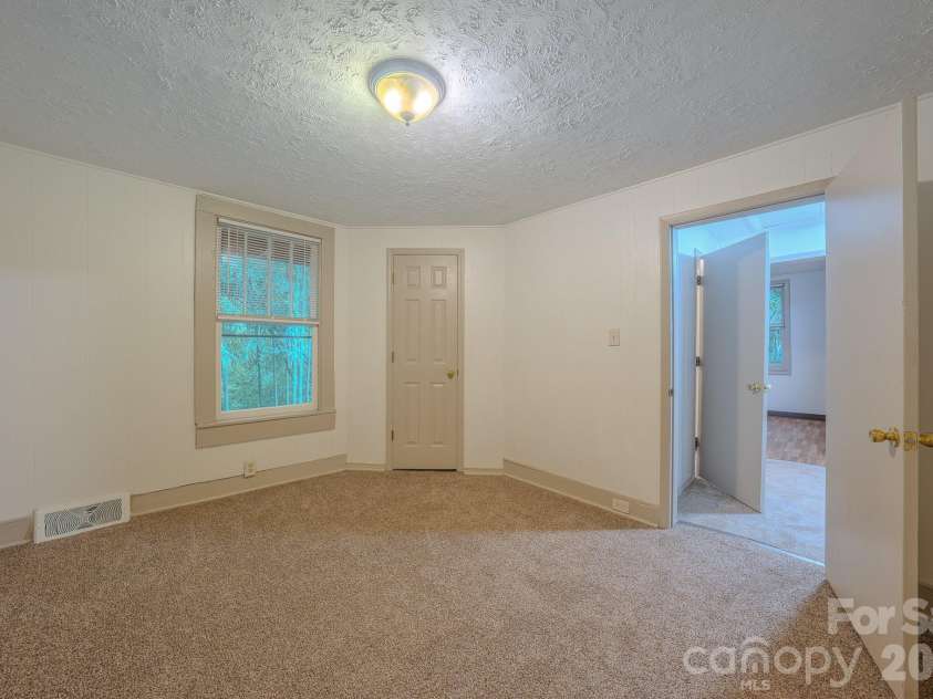 298 State Street, Asheville, NC 28806.  MLS# CAR4416453, YatesRealty ID 46180. 