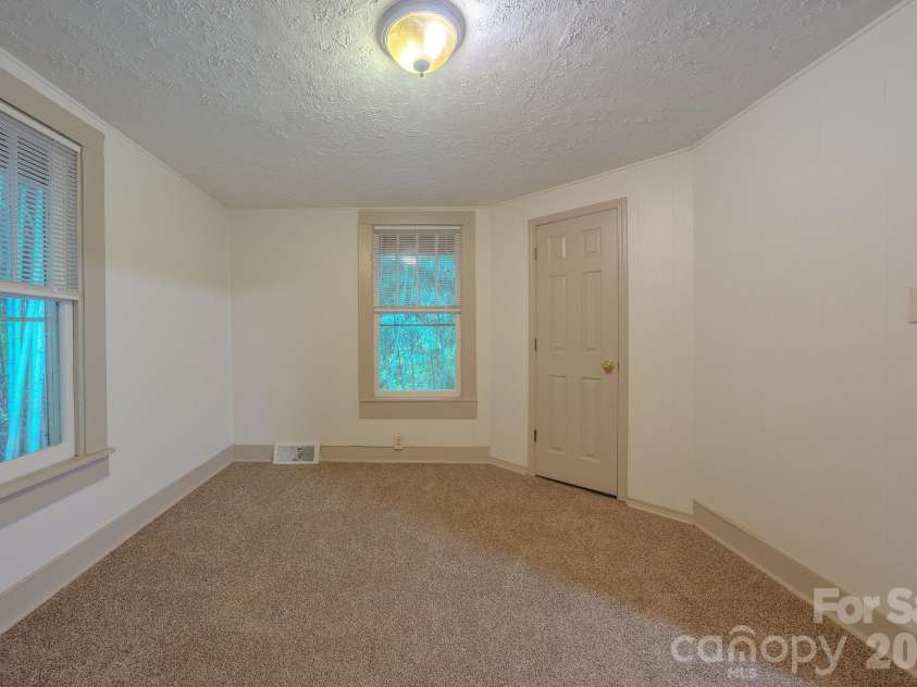 298 State Street, Asheville, NC 28806.  MLS# CAR4416453, YatesRealty ID 46180. 