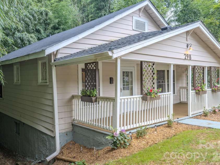 298 State Street, Asheville, NC 28806.  MLS# CAR4416453, YatesRealty ID 46180. 