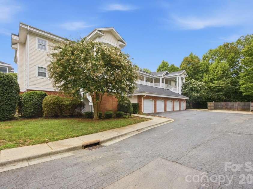 8751 Coralbell Lane, Charlotte, NC 28213.  MLS# CAR4413082, YatesRealty ID 46182. 