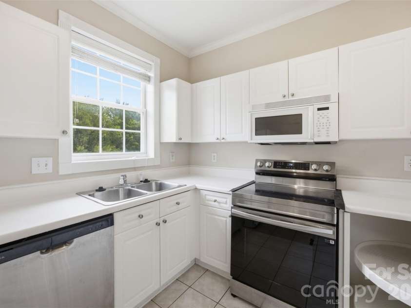 8751 Coralbell Lane, Charlotte, NC 28213.  MLS# CAR4413082, YatesRealty ID 46182. 