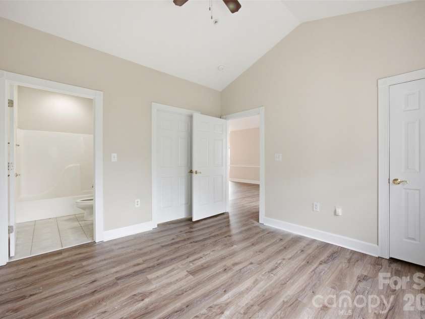 8751 Coralbell Lane, Charlotte, NC 28213.  MLS# CAR4413082, YatesRealty ID 46182. 