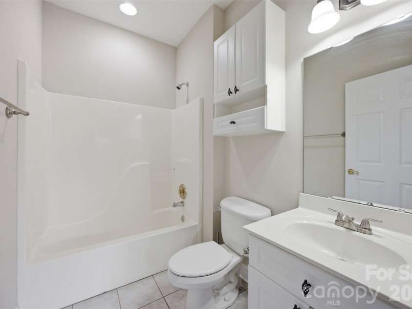 8751 Coralbell Lane, Charlotte, NC 28213.  MLS# CAR4413082, YatesRealty ID 46182. 