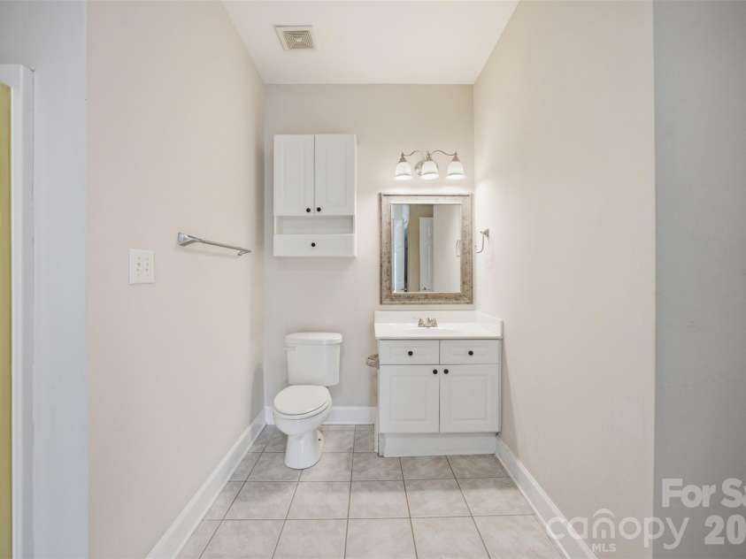 8751 Coralbell Lane, Charlotte, NC 28213.  MLS# CAR4413082, YatesRealty ID 46182. 
