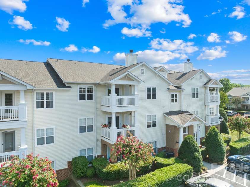 19747 Deer Valley Drive, Cornelius, NC 28031.  MLS# CAR4416876, YatesRealty ID 46186. 
