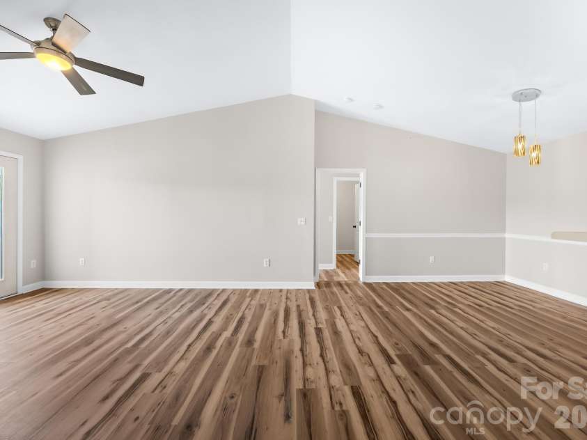 19747 Deer Valley Drive, Cornelius, NC 28031.  MLS# CAR4416876, YatesRealty ID 46186. 