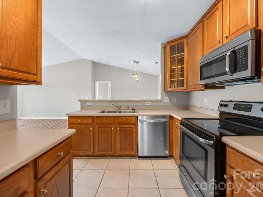 19747 Deer Valley Drive, Cornelius, NC 28031.  MLS# CAR4416876, YatesRealty ID 46186. 