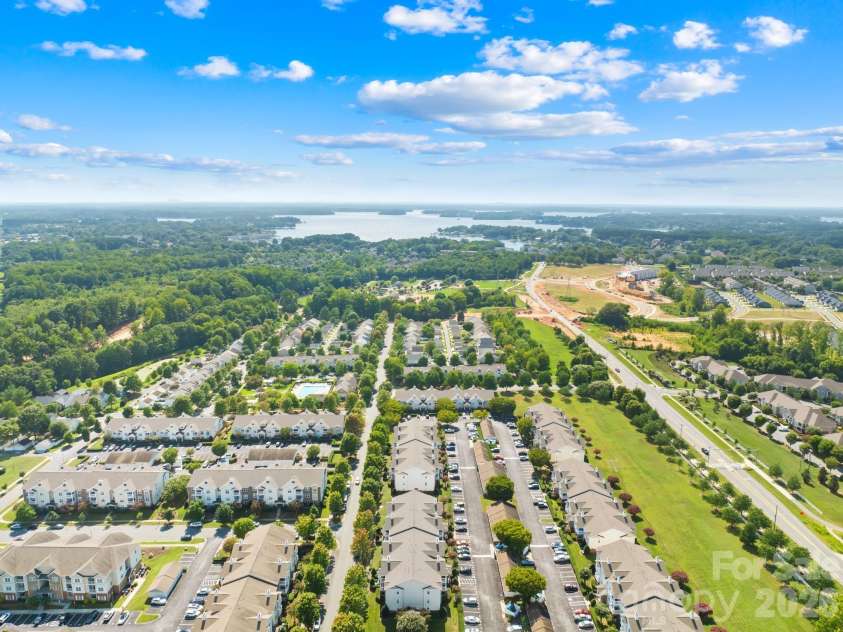 19747 Deer Valley Drive, Cornelius, NC 28031.  MLS# CAR4416876, YatesRealty ID 46186. 