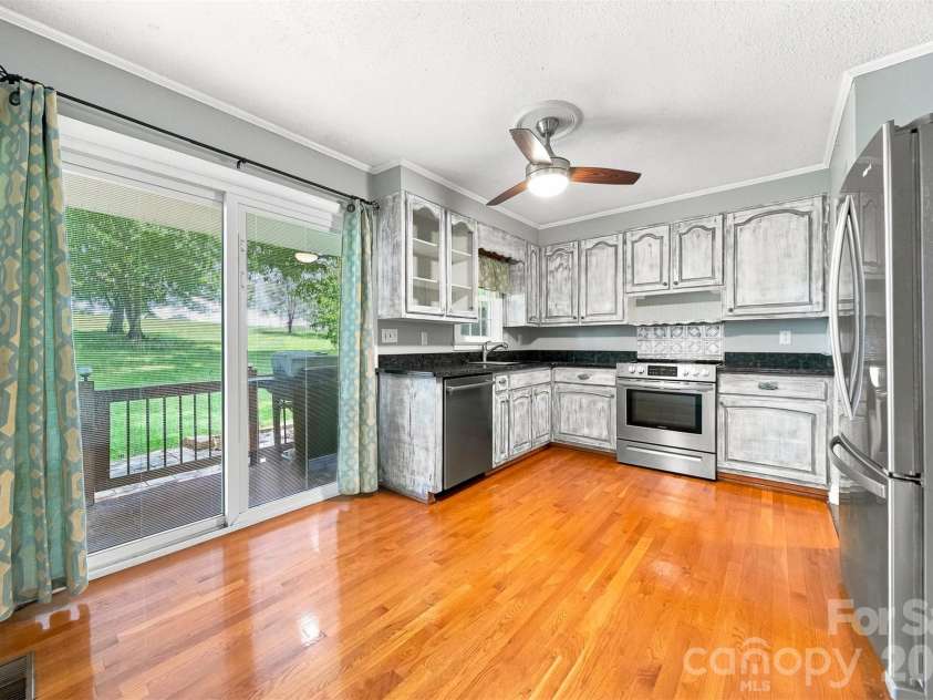 4662 Granada Hills Drive, Granite Falls, NC 28630.  MLS# CAR4416973, YatesRealty ID 46189. 