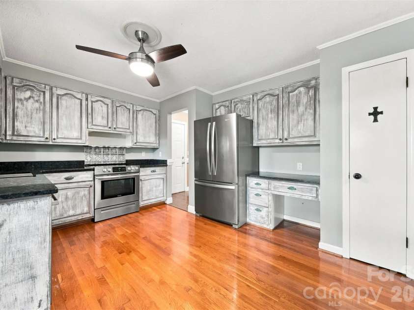 4662 Granada Hills Drive, Granite Falls, NC 28630.  MLS# CAR4416973, YatesRealty ID 46189. 